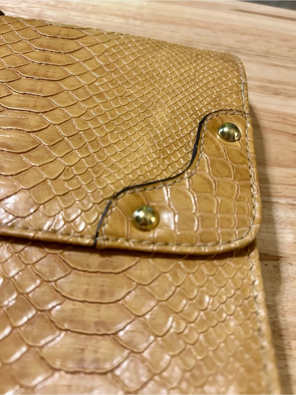 Vintage Y2K Faux Snakeskin Buckle Clutch Wristlet Bag Tan Yellow